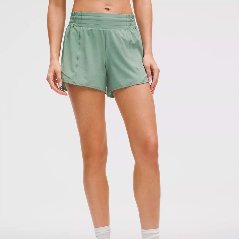 NWOT Lululemon hotty hot shorts!!